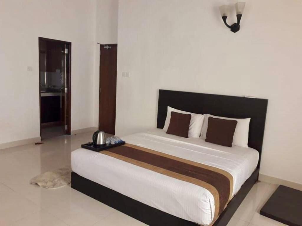 Aradhana Airport Transit Hotel คาตุนายากา ภายนอก รูปภาพ