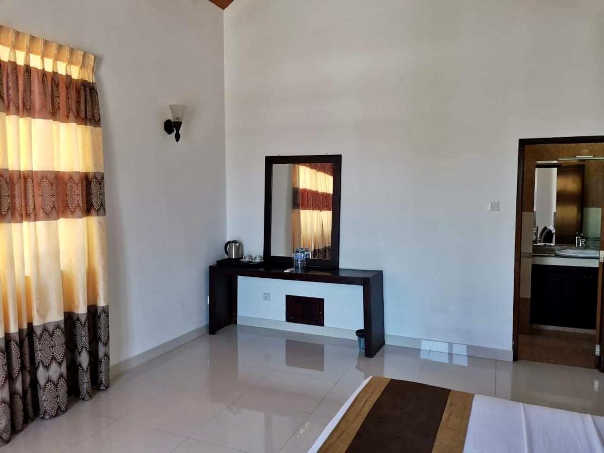 Aradhana Airport Transit Hotel คาตุนายากา ภายนอก รูปภาพ