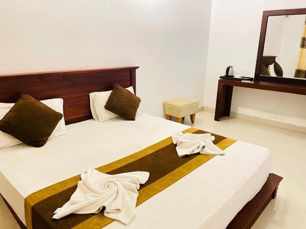 Aradhana Airport Transit Hotel คาตุนายากา ภายนอก รูปภาพ