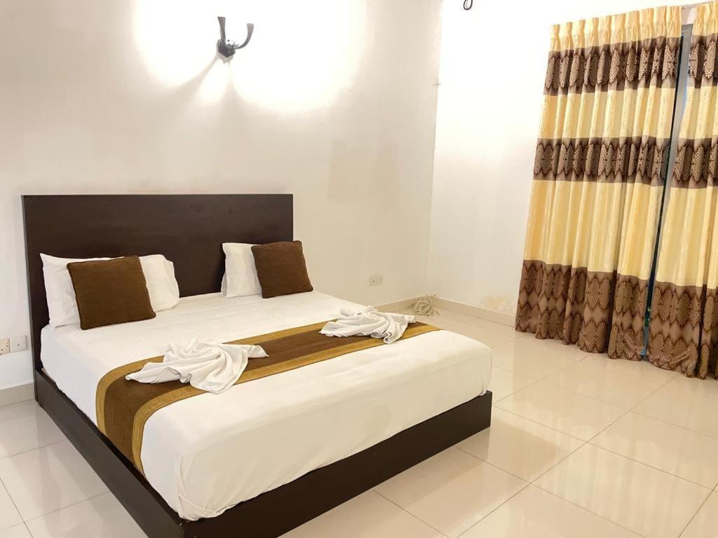 Aradhana Airport Transit Hotel คาตุนายากา ภายนอก รูปภาพ