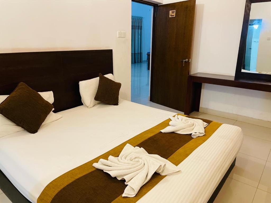 Aradhana Airport Transit Hotel คาตุนายากา ภายนอก รูปภาพ