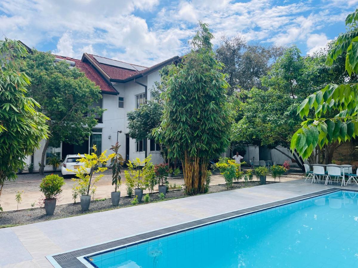 Aradhana Airport Transit Hotel คาตุนายากา ภายนอก รูปภาพ